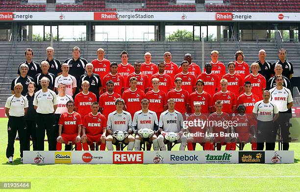 The team of 1. FC Koeln coach Christoph Daum, assistant-coach Roland Koch, Andr?, Michael Gardawski, Thomas Kessler, Faryd Mondragon, Dieter Paucken,...