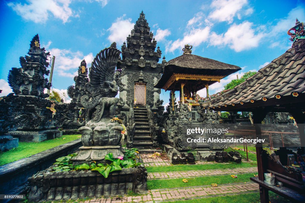 Alte traditionelle religiöse hinduistischer Tempel in Bali, Indonesien