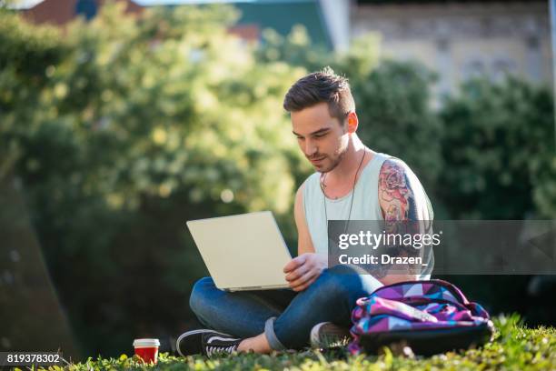 Laptop Coming To Life Photos and Premium High Res Pictures - Getty Images