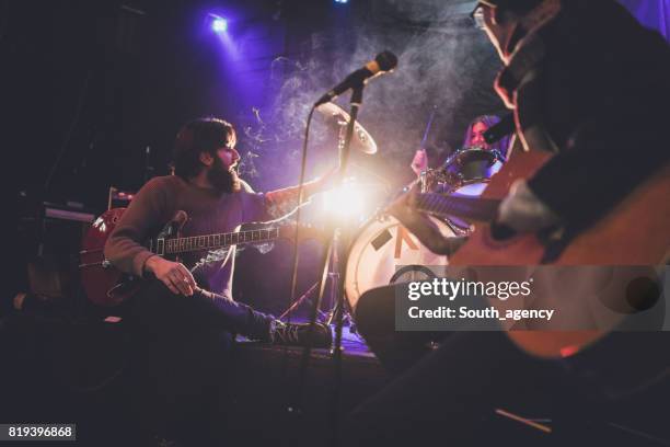 band on stage - backstage music stock pictures, royalty-free photos & images