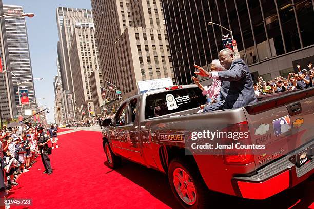 Major League Baseball great Hank Aaron participates in the Red Carpet Parade Presented by Chevy on July 15, 2008 in New York City