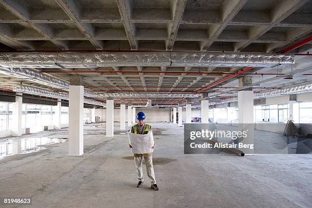 surveyor on building site - bauingenieur stock-fotos und bilder