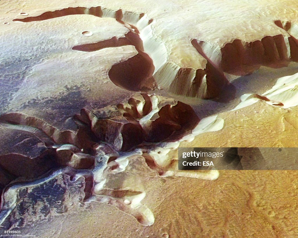 ESA's Mars Express Returns Images Of Echus Chasma