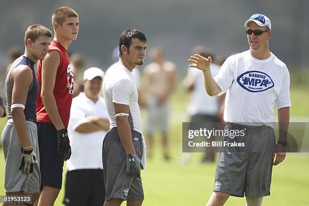 Manning Passing Academy: Indianapolis Colts QB Peyton Manning talking to camp youth on Nicholls State University campus. Thibodaux, LA 7/11/2008...