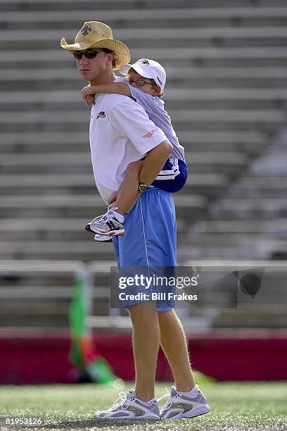 Manning Passing Academy: Cooper Manning with son during camp on Nicholls State University campus. Thibodaux, LA 7/11/2008 CREDIT: Bill Frakes