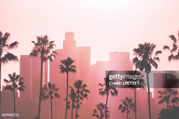 der innenstadt von los angeles  - los angeles skyline stock-fotos und bilder