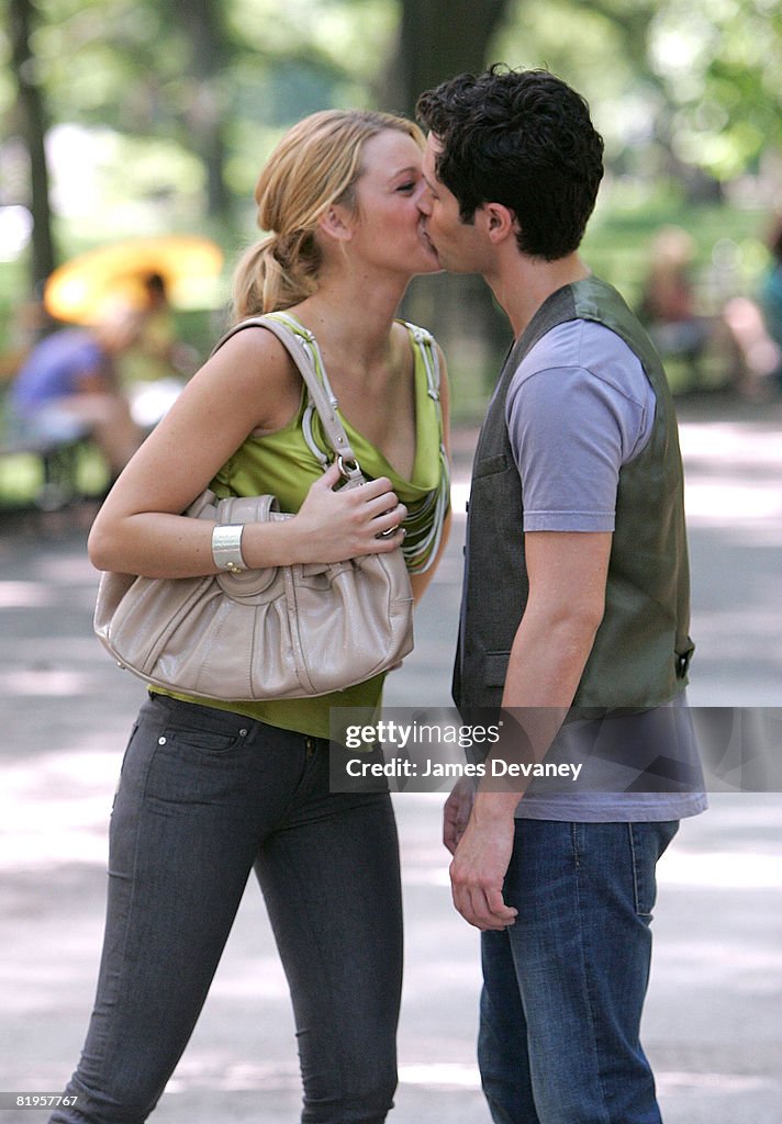 Blake Lively and Penn Badgley on Location for "Gossip Girl" - July 16, 2008