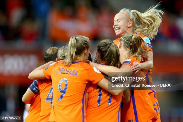 Sherida Spitse of the Netherlands celebrates the first goal with her team mates during the UEFA Women's Euro 2017 Group A match between Netherlands...