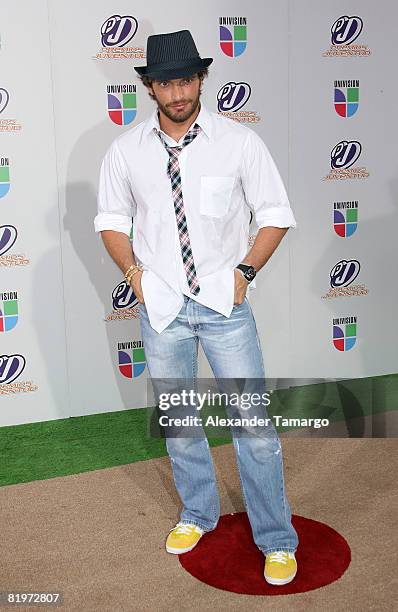 Julian Gil poses on the red carpet at the Premio Juventud Awards at Bank United Center on July 17, 2008 in Miami, Florida. .