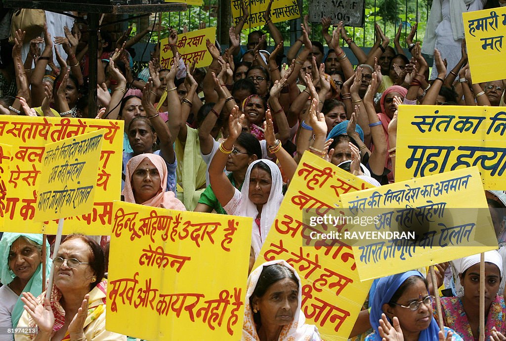 Devotees of Indian religious leader Asar
