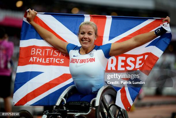 Hannah Cockroft of Great Britain celebrates winning the Women's 400m T34 during day seven of the IPC World ParaAthletics Championships 2017 at London...