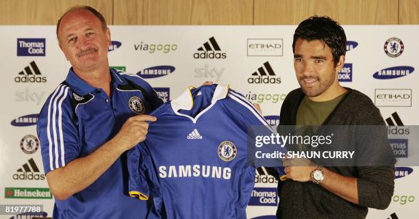 New Chelsea football club signing Portuguese midfielder Deco and Chelsea manager Luiz Felipe Scolari attend a press conference at the Chelsea FC...