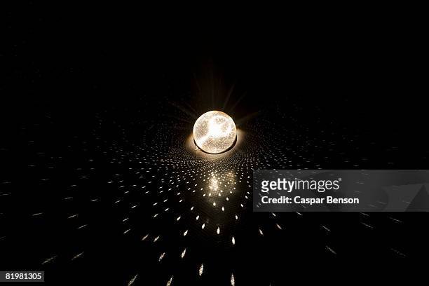 a glittering disco ball - lumières photos et images de collection