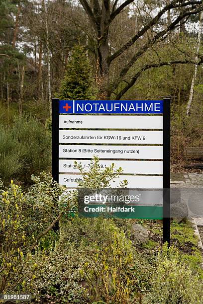 Informative. Sign Hospital Hospital Directional Sign Photos and Premium High Res Pictures - Getty ...