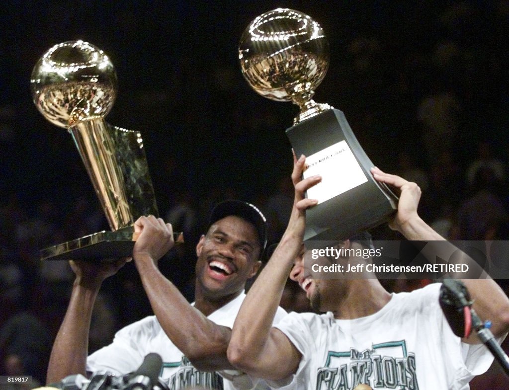 David Robinson holds the NBA Championship trophy with Tim Duncan