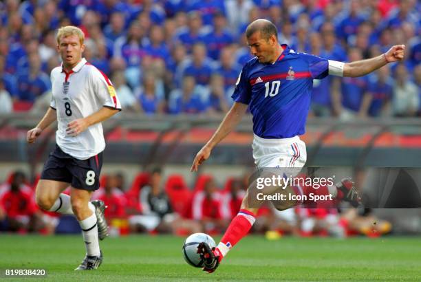 Zinedine ZIDANE / Paul SCHOLES - - France / Angleterre - Championnat d'Europe 2004 - Portugal