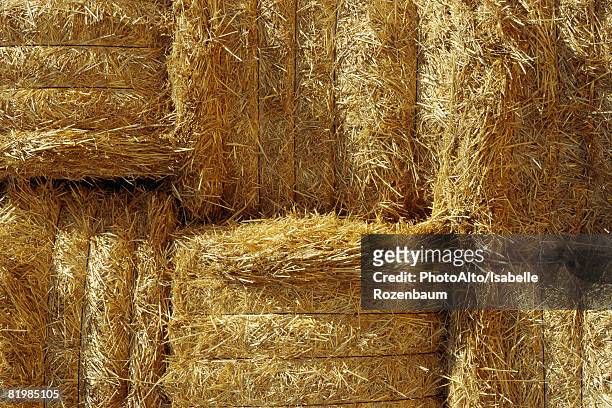 stacked hay bales, close-up, full frame - heuballen stock-fotos und bilder