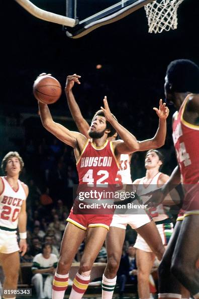 Ed Ratliff Ed Ratliff of the Houston Rockets shoots against the Milwaukee Bucks ...