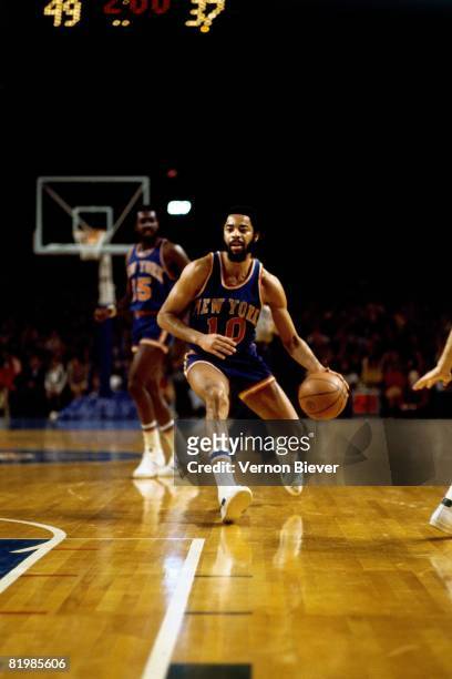 Walt Frazier of the New York Knicks moves the ball up court against the Milwaukee Bucks during the 1974 season at the MECCA Arena in Milwaukee,...