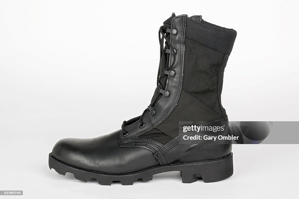 Black jungle trekking boot