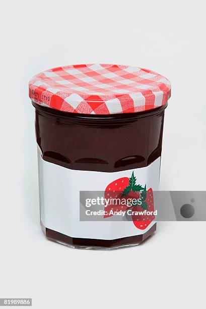 pot of strawberry jam - strawberry jam stock pictures, royalty-free photos & images