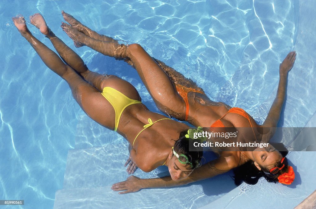 Kathy Ireland and Elle Macpherson, Sports Illustrated, Swimsuit 1990