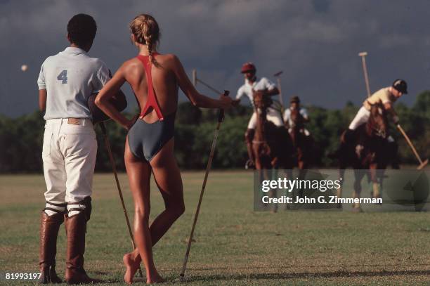 Swimsuit Issue 1987: Model Kathy Ireland poses for the 1987 Sports Illustrated swimsuit issue on September 24, 1986 in Santo Domingo, Dominican...