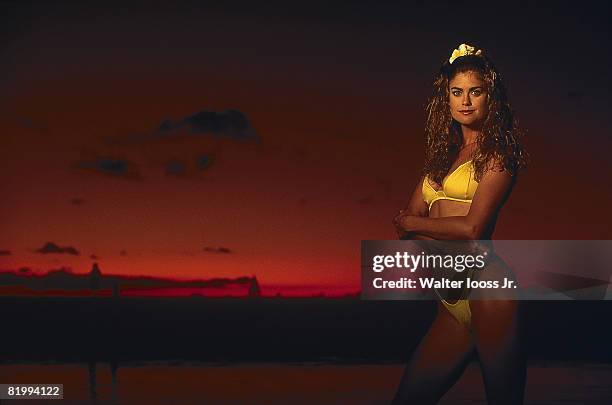 Swimsuit Issue 1993: Model Kathy Ireland poses for 1993 Sports Illustrated swimsuit issue on November 9, 1992 in Oahu, Hawaii. CREDIT MUST READ:...