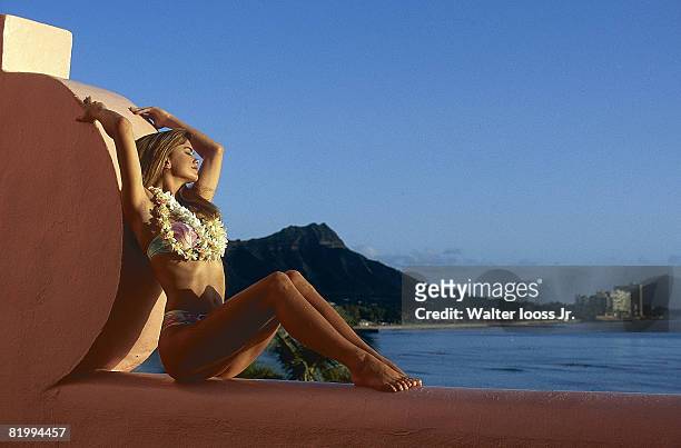 Swimsuit Issue 1993: Model Kathy Ireland poses for 1993 Sports Illustrated swimsuit issue on November 9, 1992 in Oahu, Hawaii. CREDIT MUST READ:...