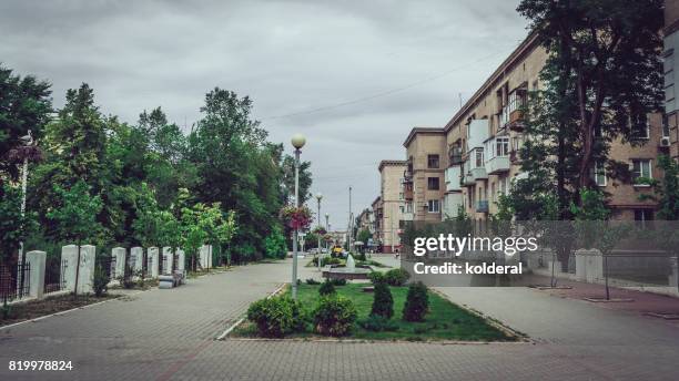 constructionist architecture buildings in sotsgorod zaporozhye, ukraine - oblast saporischschja stock-fotos und bilder