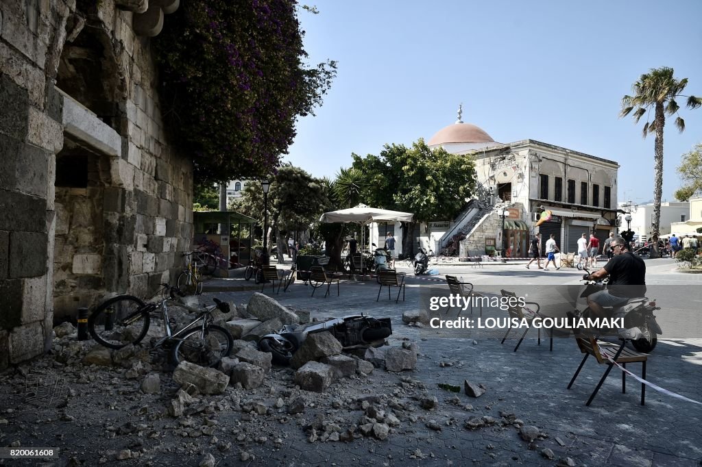 TOPSHOT-GREECE-EARTHQUAKE