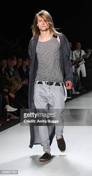 Models walk the runway at the Mercedes Benz Fashion week spring/summer 2009 ready-to-wear fashion show of "Kilian Kerner" on July 20, 2008 in Berlin,...