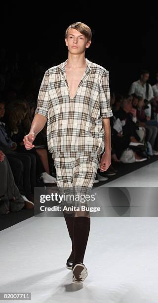 Models walk the runway at the Mercedes Benz Fashion week spring/summer 2009 ready-to-wear fashion show of "Kilian Kerner" on July 20, 2008 in Berlin,...