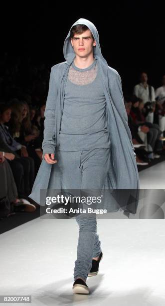 Models walk the runway at the Mercedes Benz Fashion week spring/summer 2009 ready-to-wear fashion show of "Kilian Kerner" on July 20, 2008 in Berlin,...