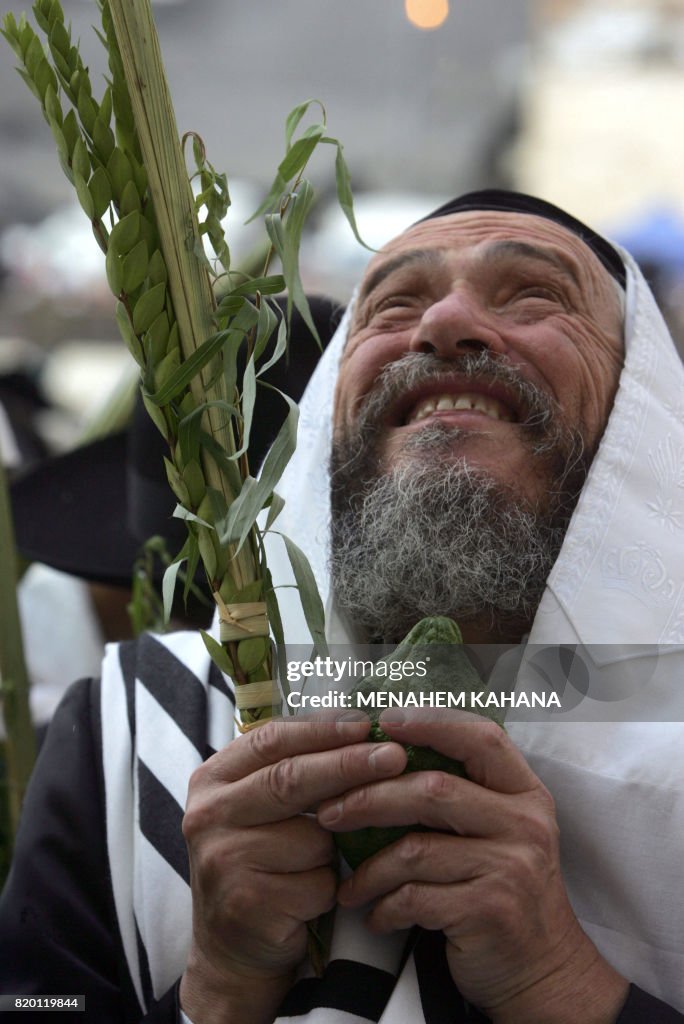 MIDEAST-ISRAEL-SUKKOTH-COHANIM PRAYER