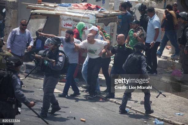 Palestinian worshippers clashes with Israeli forces, following prayers in Ras el-Amud Area outside the Old City on July 21, 2017 in Jerusalem,...