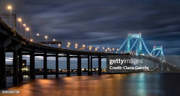 throgs neck bridge - long island stockfoto's en -beelden