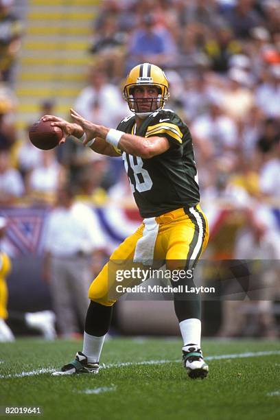 Doug Peterson of the DGreen bay Packers prepares to throw a pass during an NFL football game against the Dettriot Lions on September 1, 1998 at...