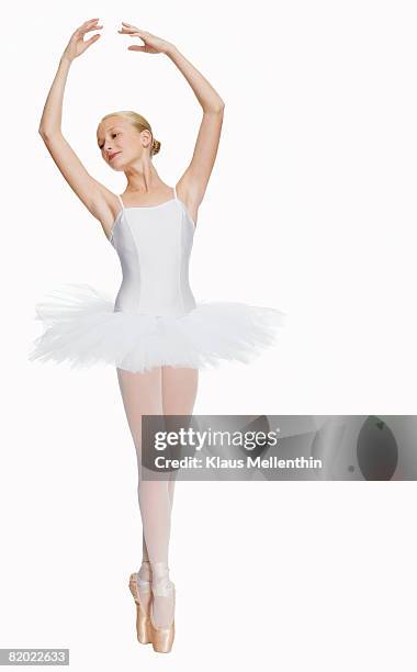 young ballerina (14-15) standing on pointe in toe shoes,, portrait - tutú fotografías e imágenes de stock