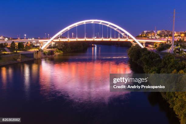 gateway boulevard bridge in nashville, tennessee, usa - nashville night stock pictures, royalty-free photos & images