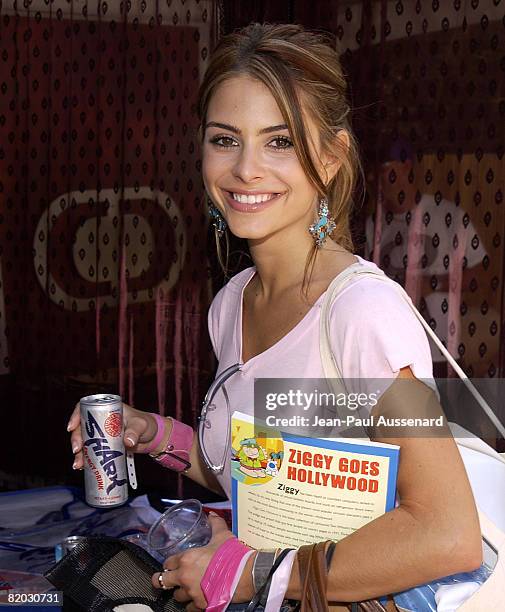 Maria Menounos with Shark energy drink