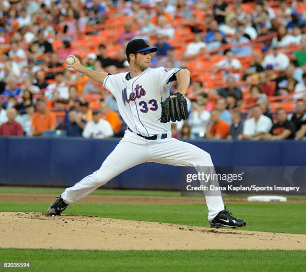 John Maine of the the New York Mets pitches during a MLB game against the Seattle Mariners on June 25, 2008 in Flushing, New York.