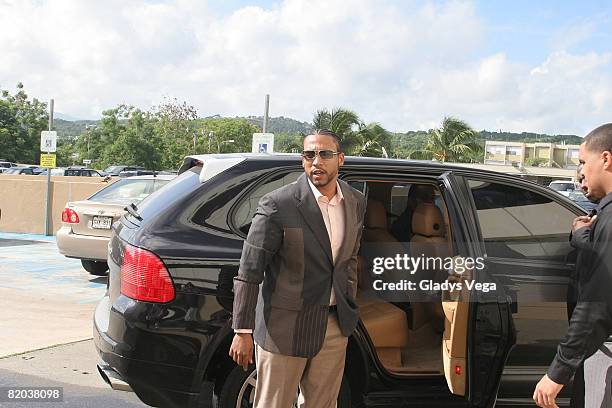 Don Omar and Jackie Guerrido arrive at the Tribunal de Carolina in Puerto Rico.