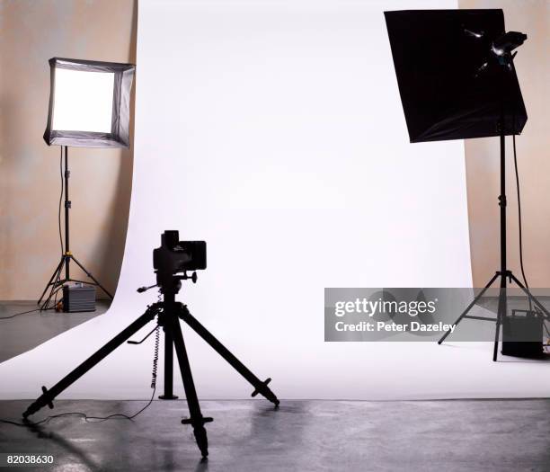 empty photographic studio ready for shoot. - behind-the-scenes stock pictures, royalty-free photos & images