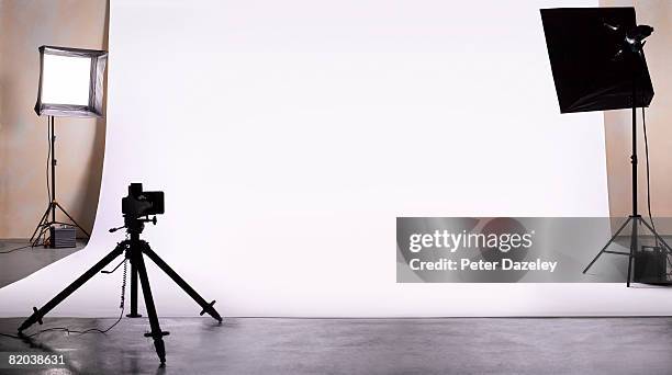 empty photography studio ready for shoot. - rundfunk stock-fotos und bilder