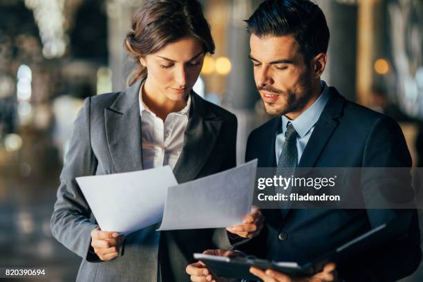 business meeting - comprare stock pictures, royalty-free photos & images