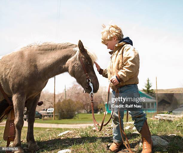3 338 photos et images de Poney Enfant - Getty Images