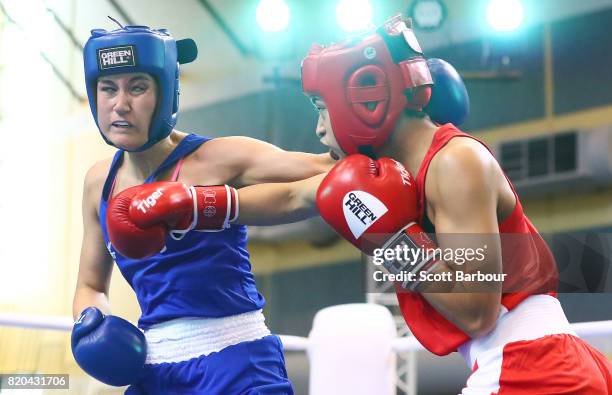 Pelea Fruean of New Zealand competes against Sadie Thomas of England in the Girl's 60 kg Quarterfinal 2 Boxing on day 4 of the 2017 Youth...