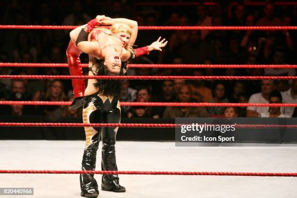 Beth PHOENIX / Candice MICHELLE - - Katie Lee BURCHILL et Beth PHOENIX / Candice MICHELLE et Mickie JAMES - WWE Raw Tour - Bercy,