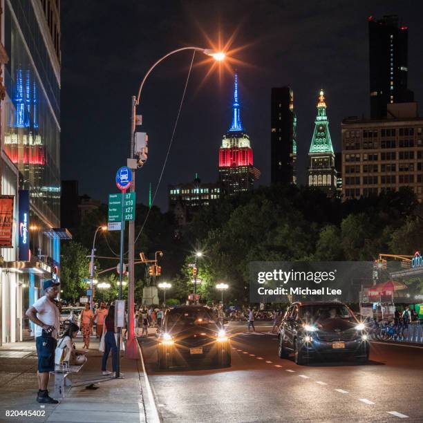 union square street scene - new york - metropolitan life insurance company tower stockfoto's en -beelden